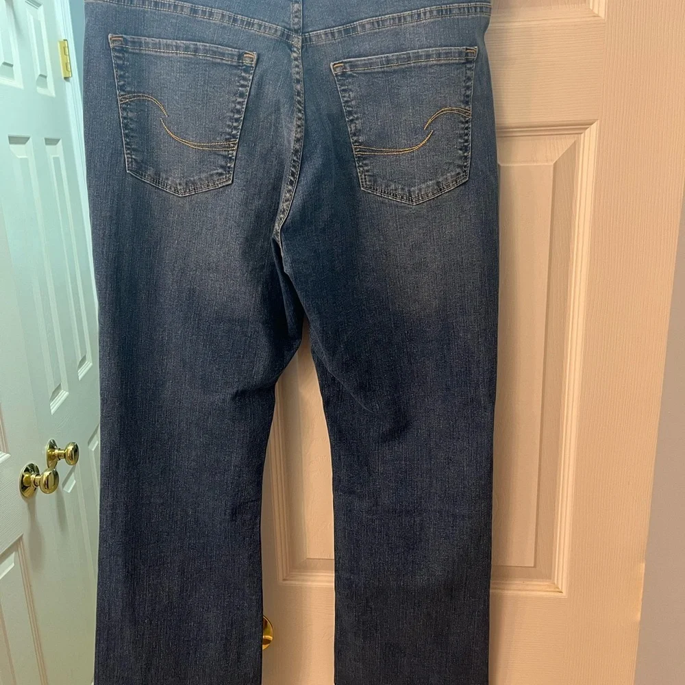 Womens Levi's Blue Boot Cut Jeans Classic Style - Picture 2 of 8
